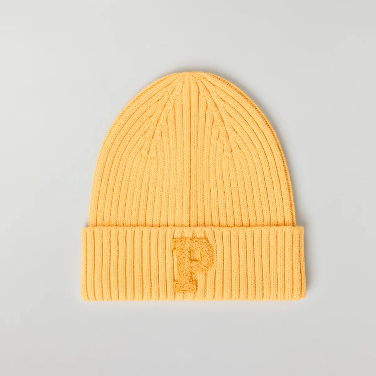 Húfa með P  ribbed