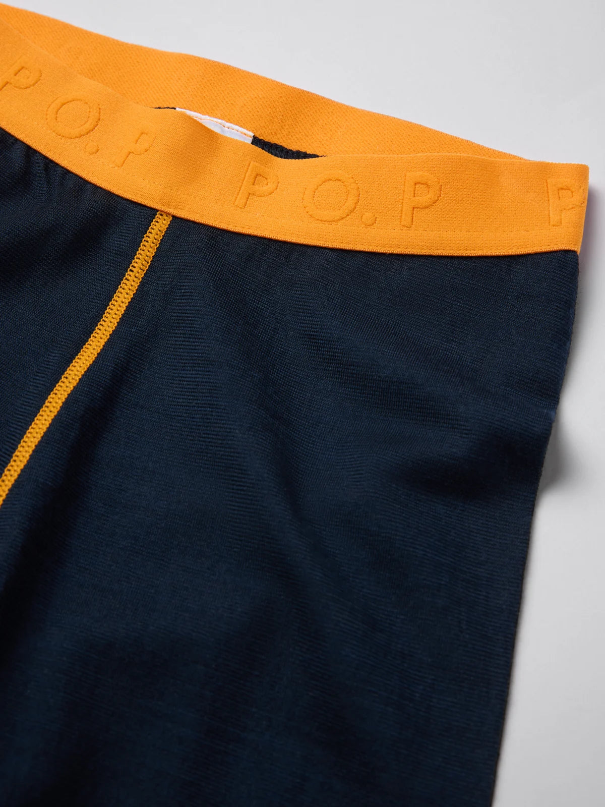 Buxur úr ullarblöndu