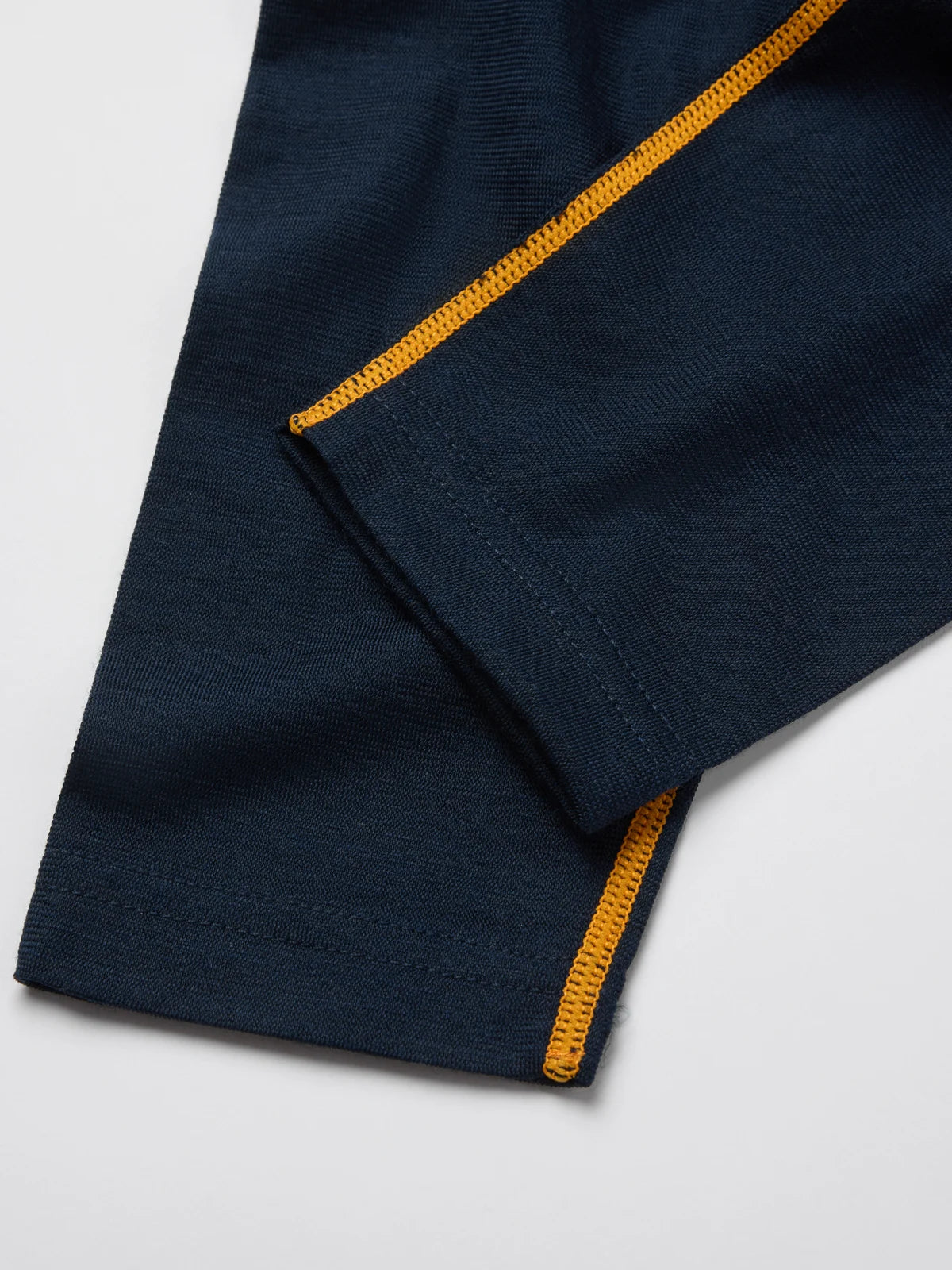 Buxur úr ullarblöndu