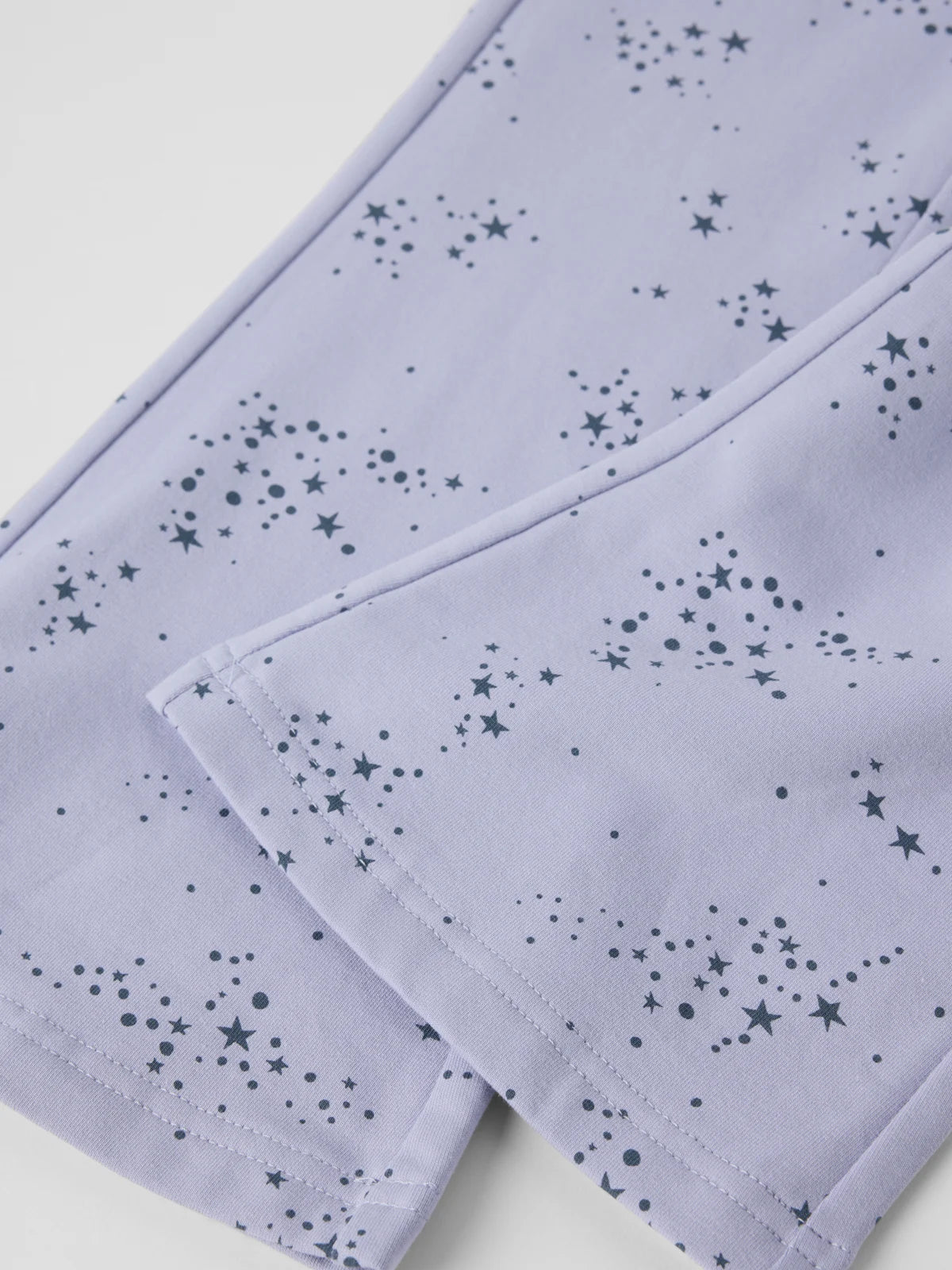 Útvíðar joggingbuxur með stjörnum