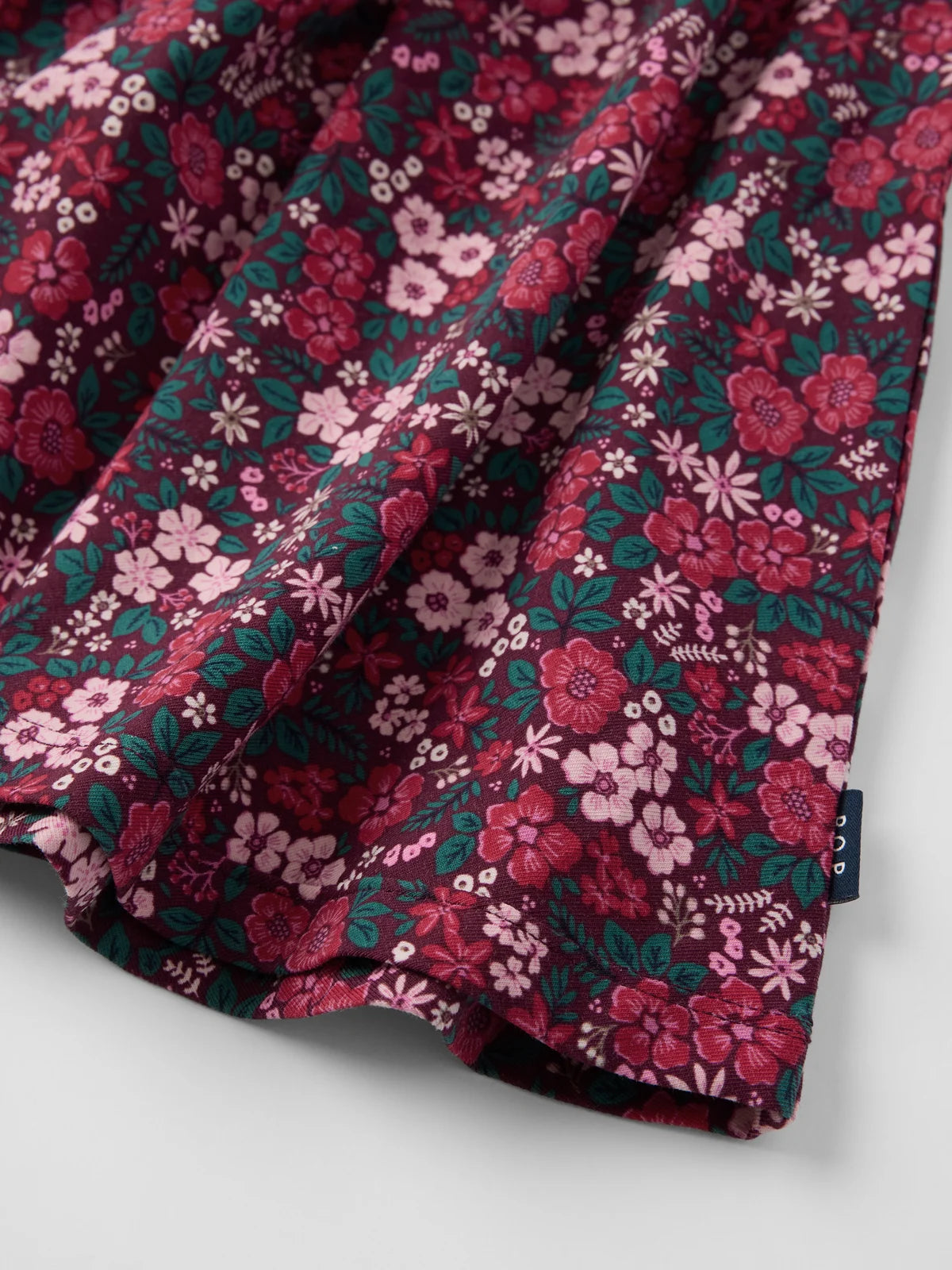 Kjóll með hringskornu pilsi og blómamynstri