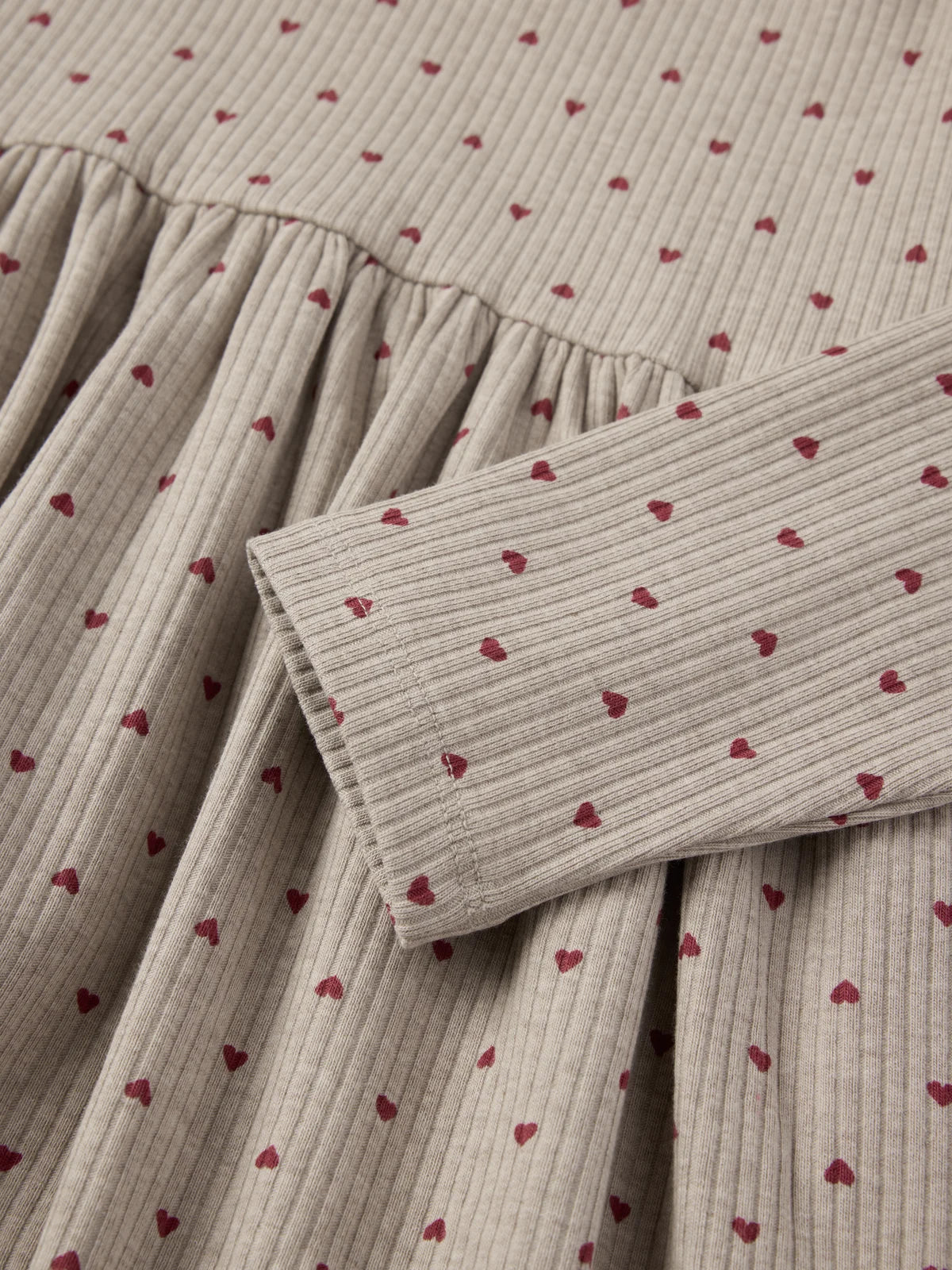 Kjóll með pífum ribbed