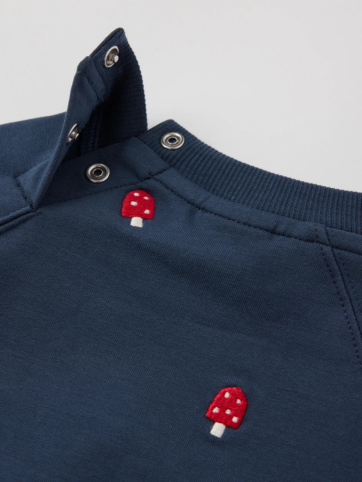 Peysa með litlum sveppum