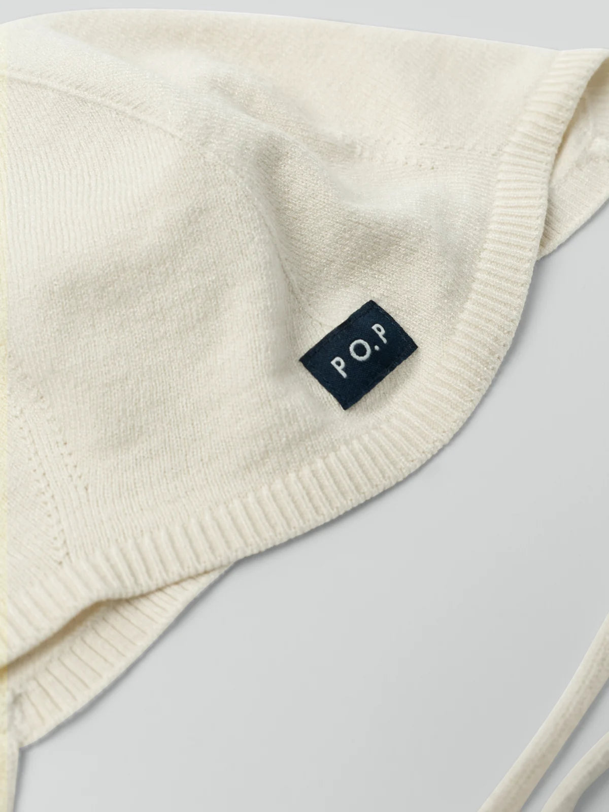 Prjónuð ungbarna hjálmhúfa