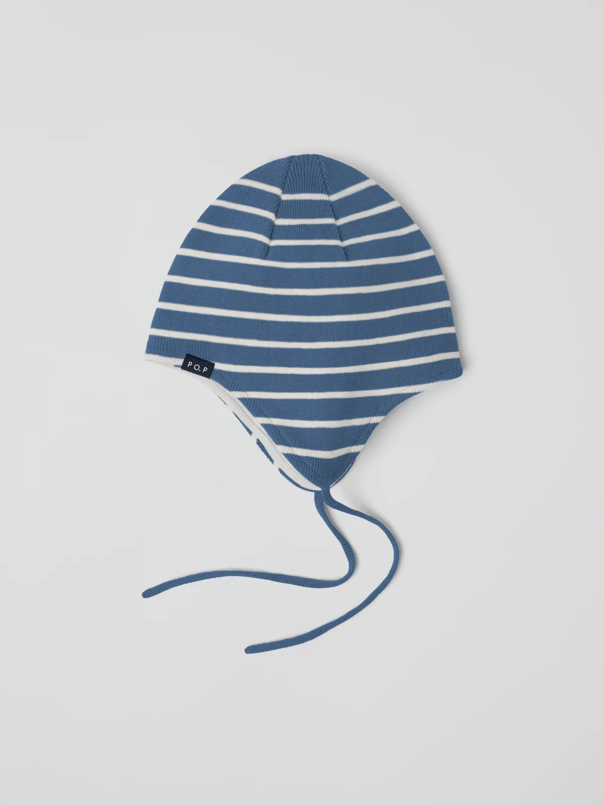 Húfa með eyrum og böndum