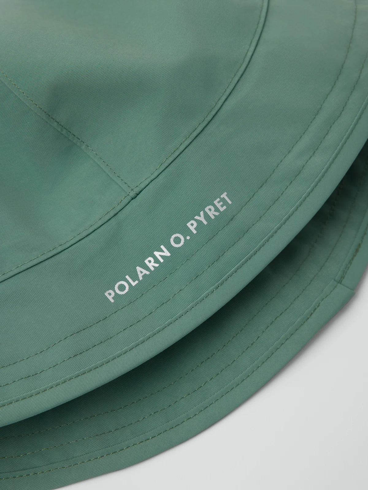 Regnhattur / Vatns- og vindheldur