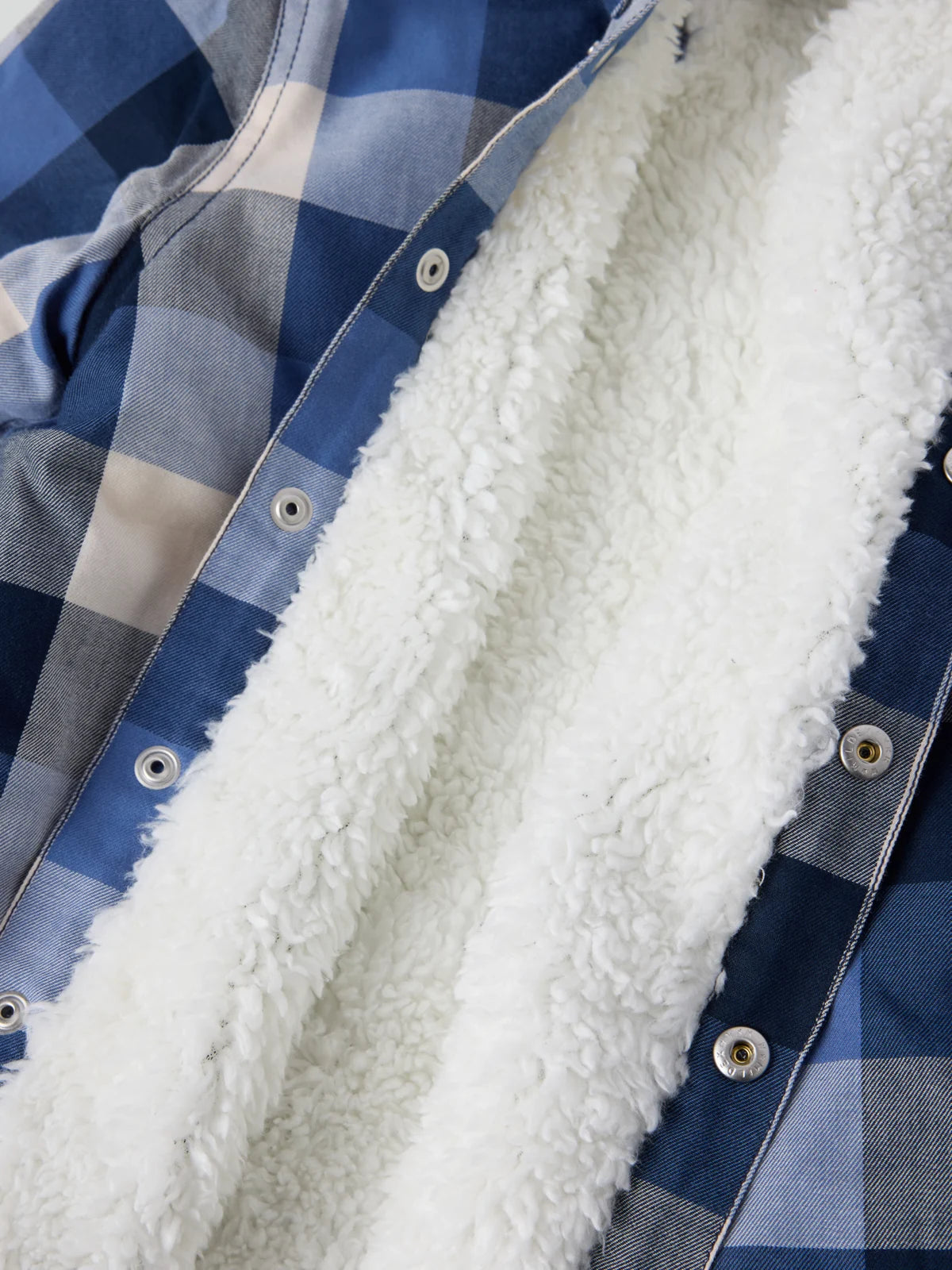 Jakkaskyrta flísfóðri og lausri hettu