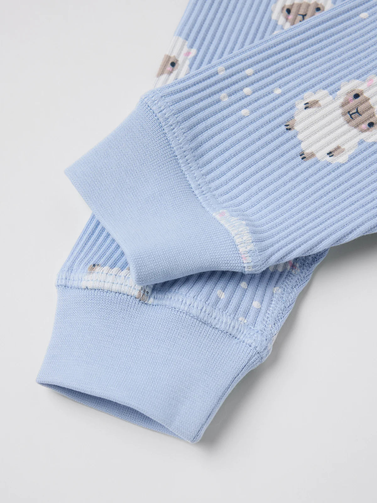 Buxur með litlum lömbum