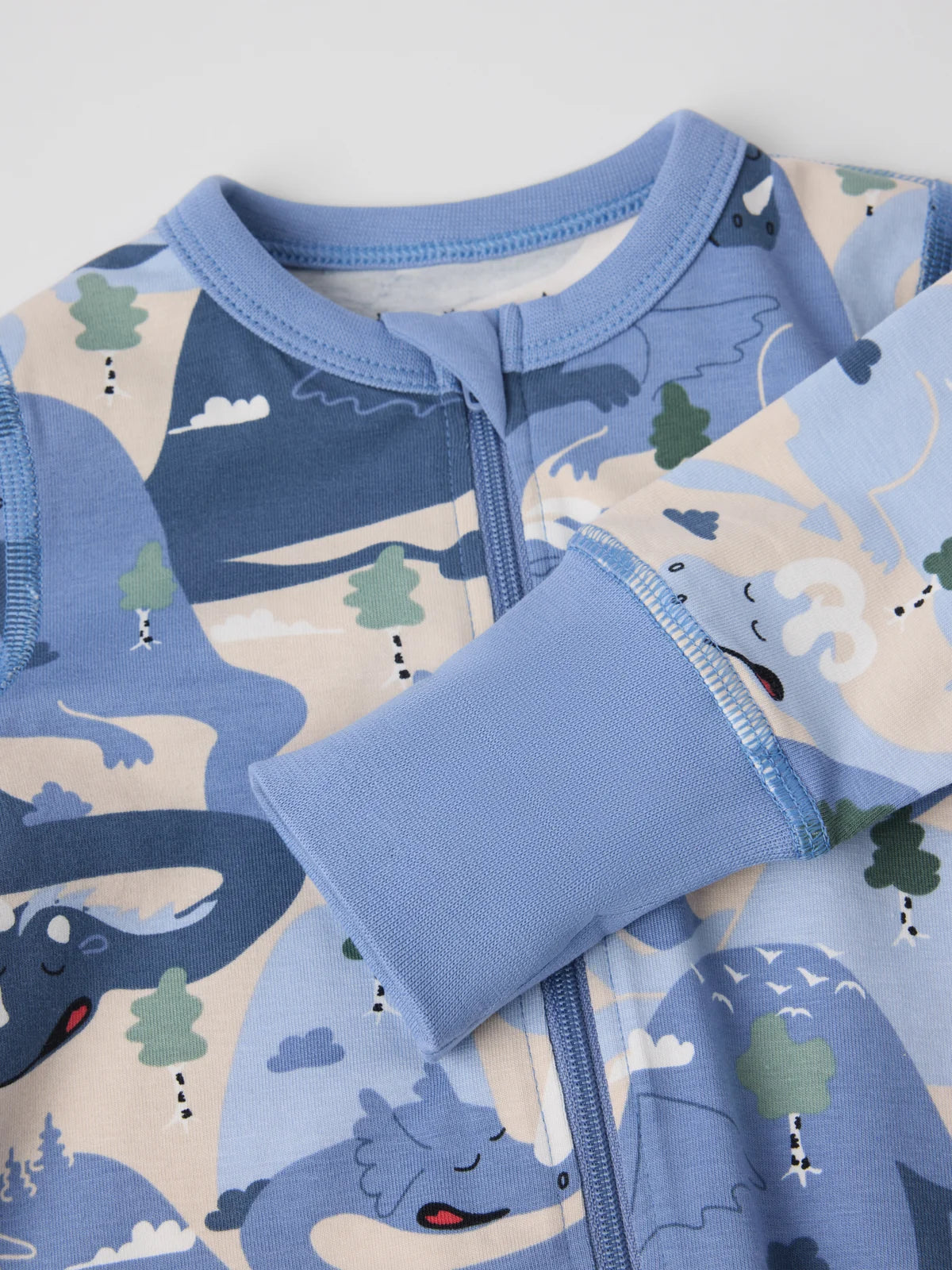 Náttgalli með drekum