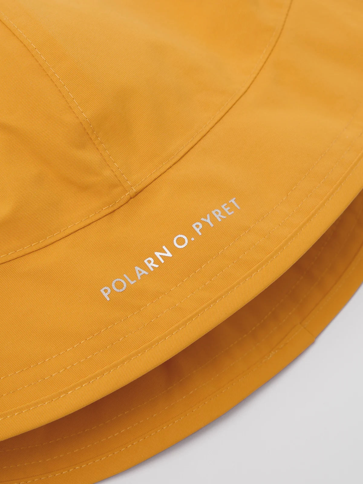 Regnhattur / Vatns- og vindheldur