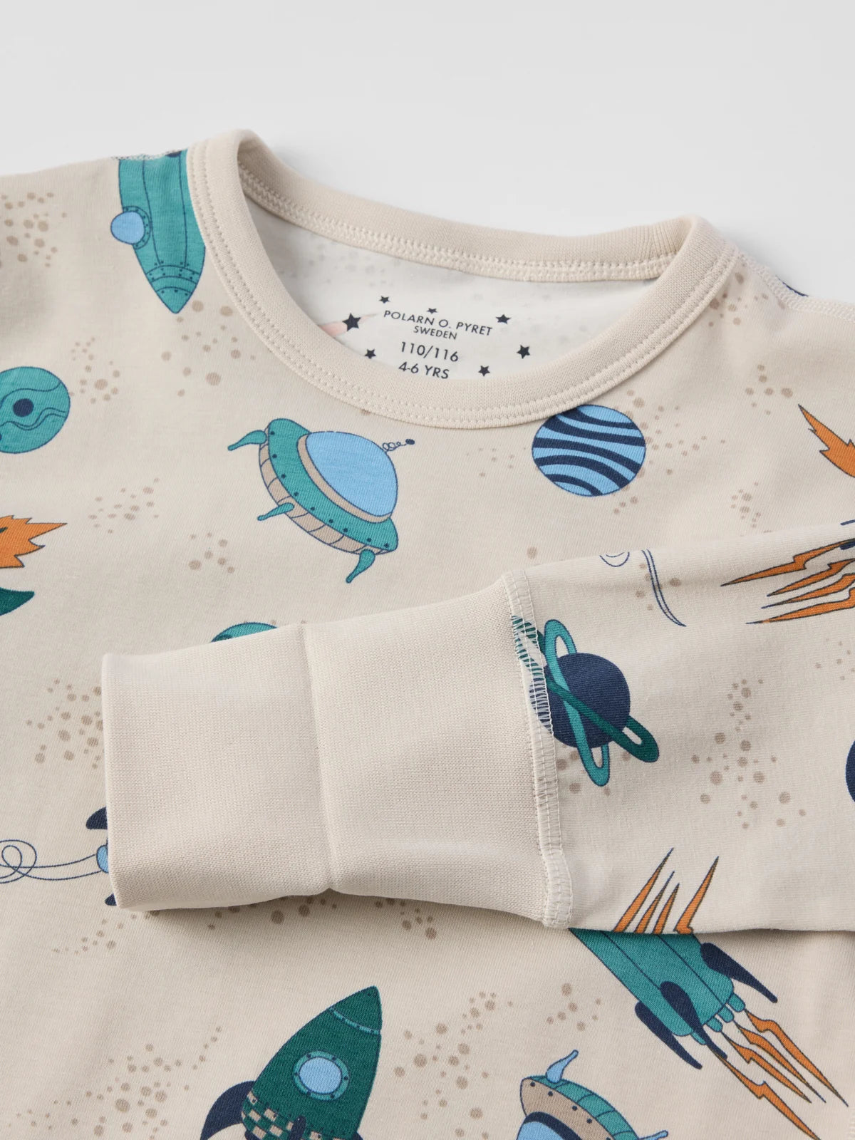 Náttföt með geimskipum