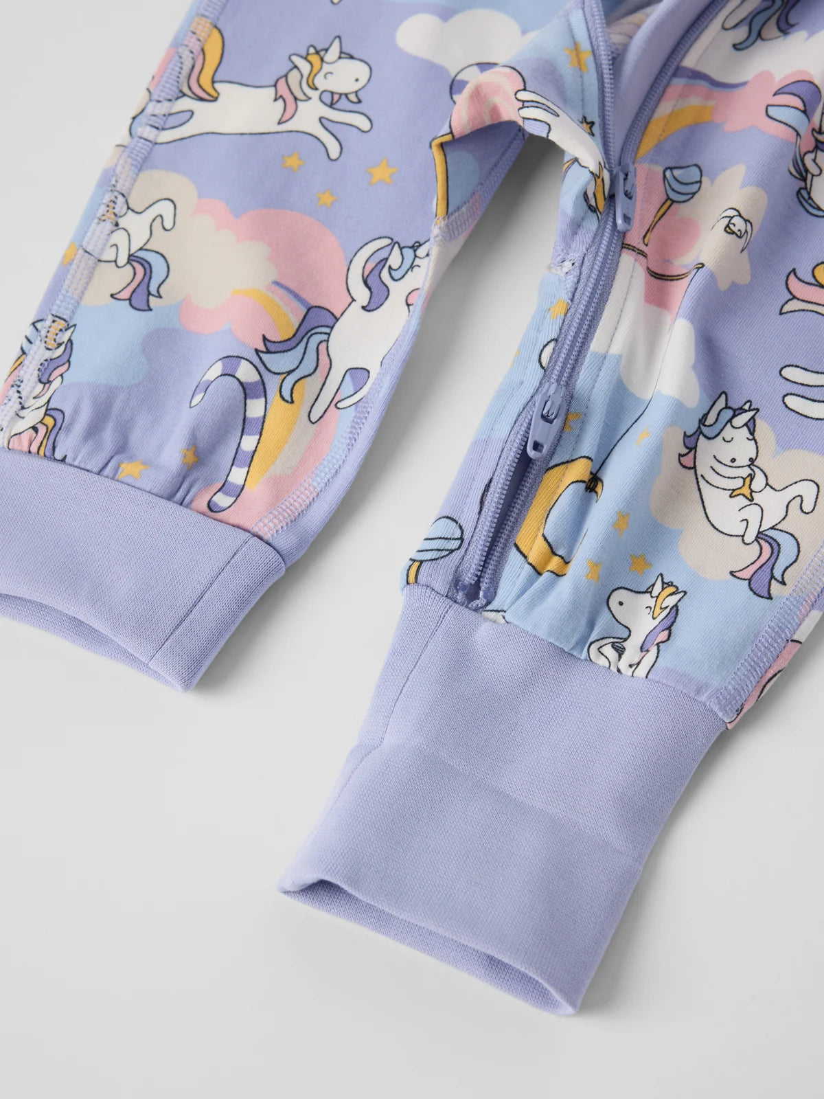 Náttgalli með einhyrningum