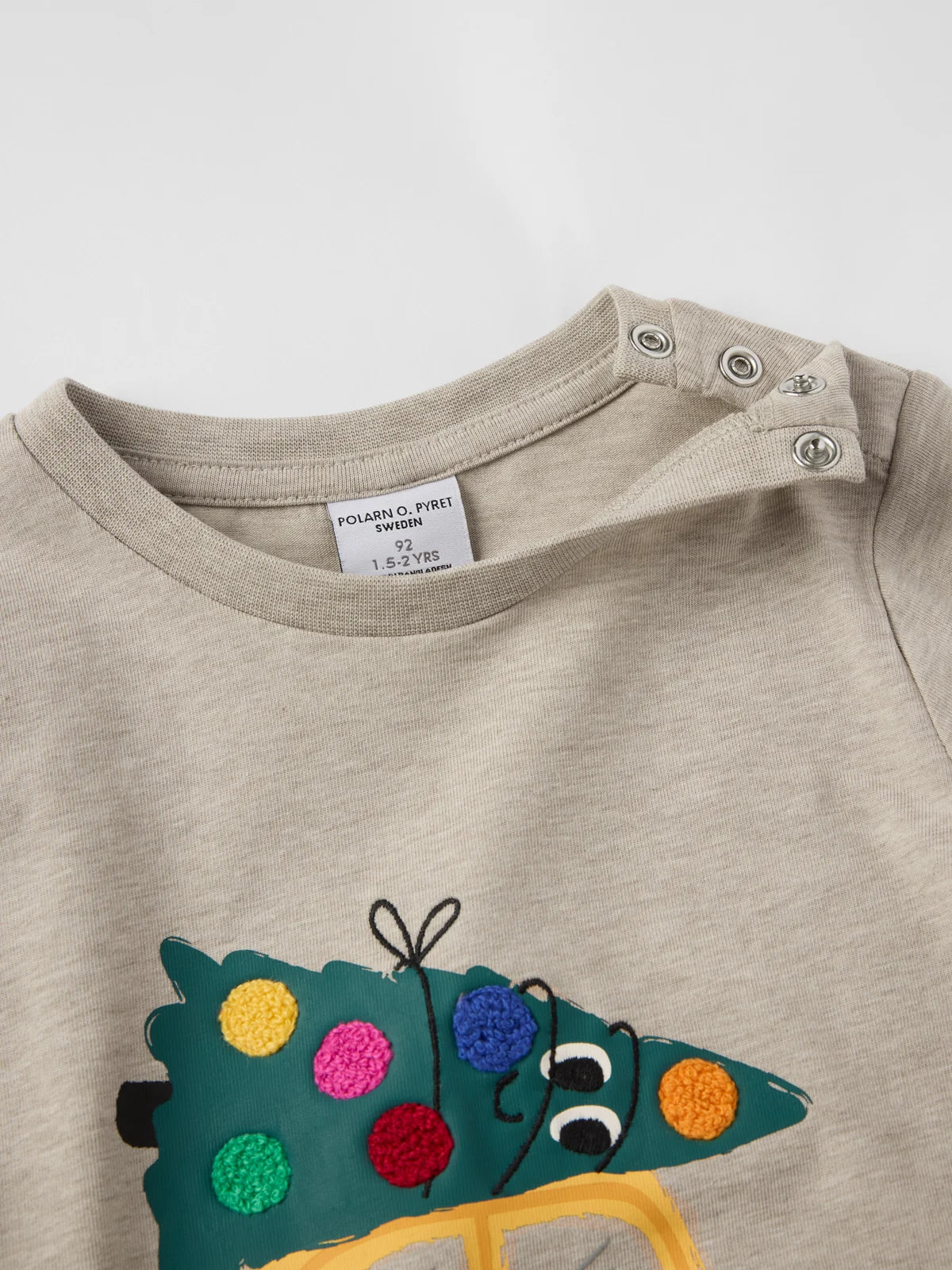 Bolur með bíl og jólatré