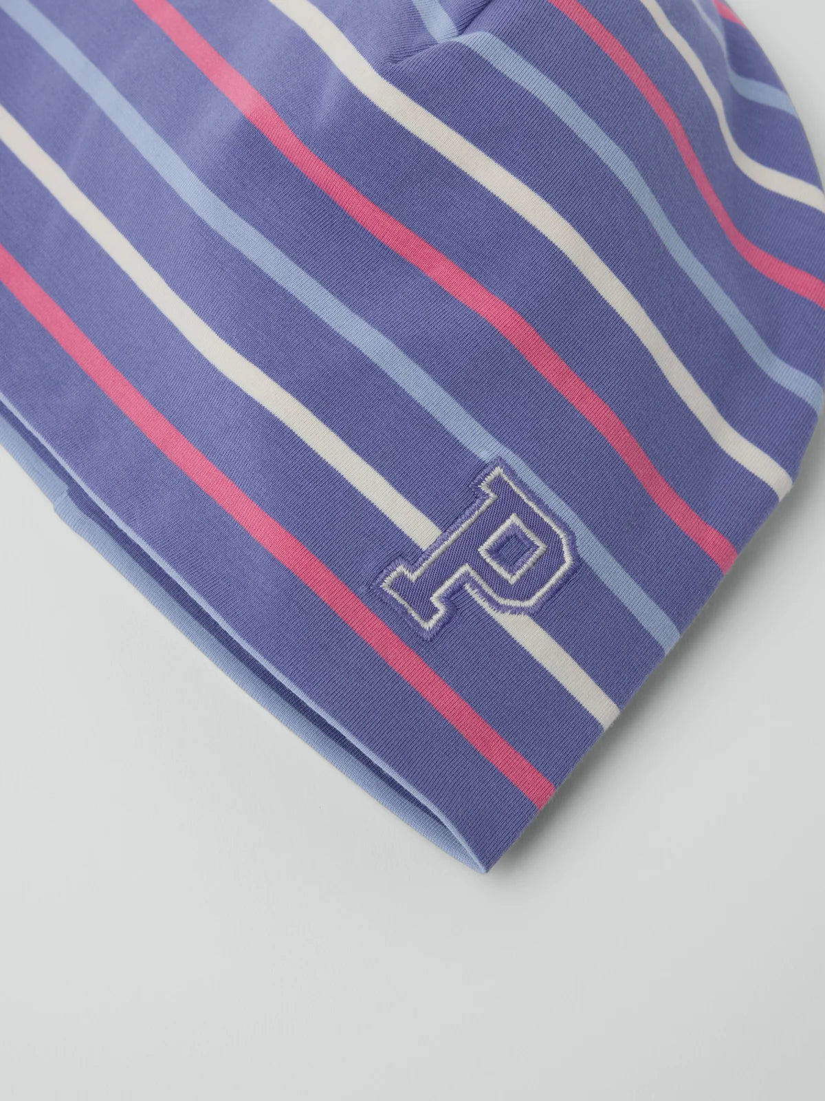 HAZEL húfa með marglitum röndum