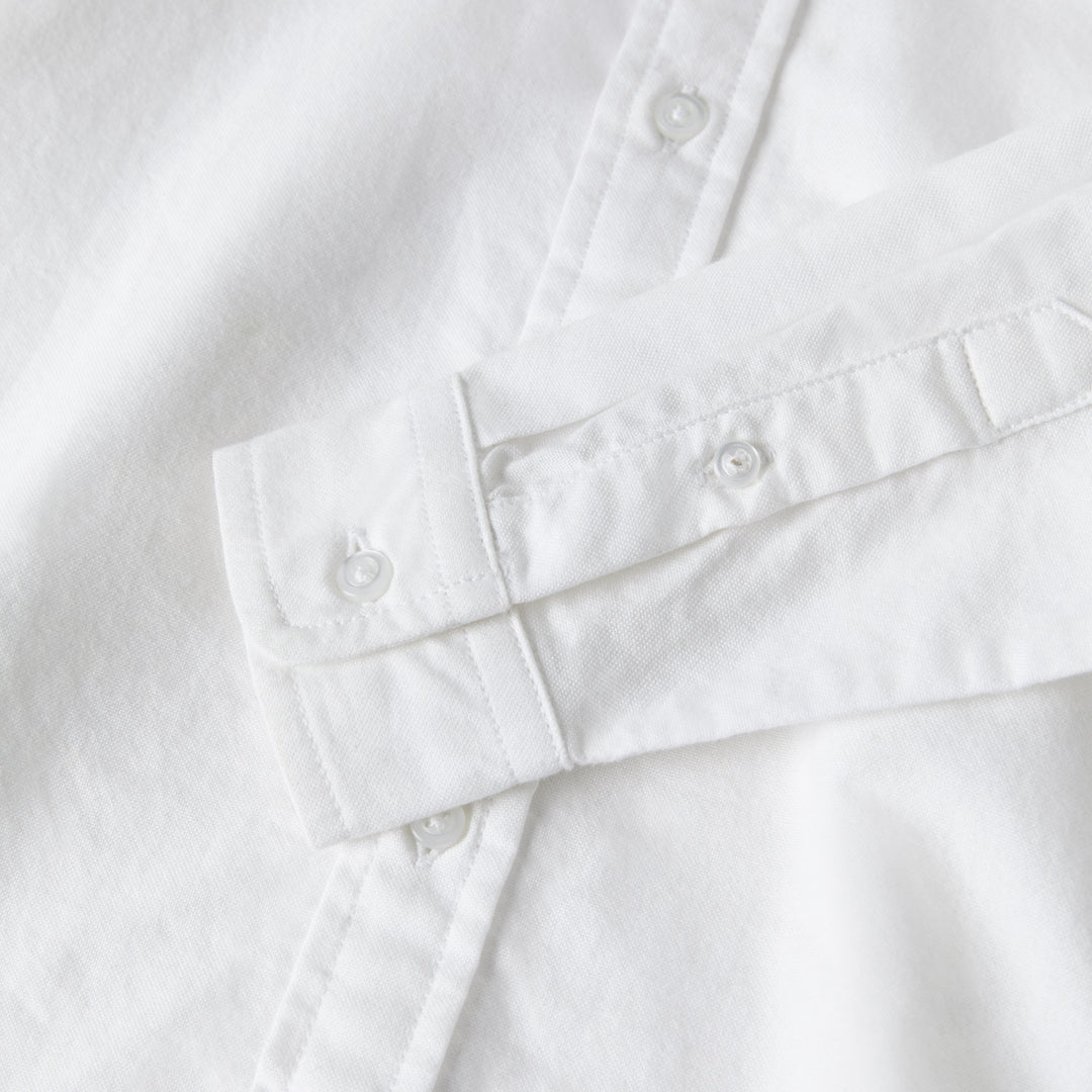 Klassísk hvít Oxford skyrta.